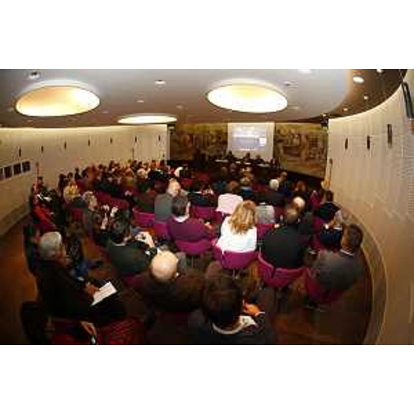 Sala Valduga della CCIAA durante la tavola rotonda "Reti d'impresa nel turismo". (Udine 10/10/13)