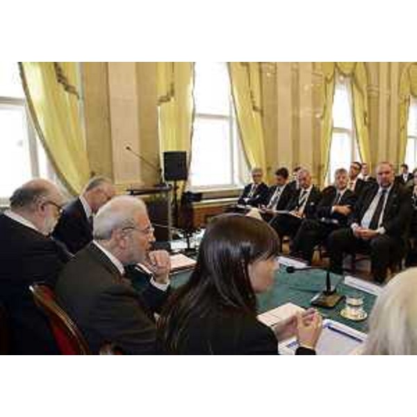 Intervento di Debora Serracchiani (Presidente Friuli Venezia Giulia) al simposio della CEI-Central European Initiative (InCE) su Macroregioni e rafforzamento della cooperazione istituzionale ed economica, nella sede della Regione FVG. (Trieste 11/10/13)