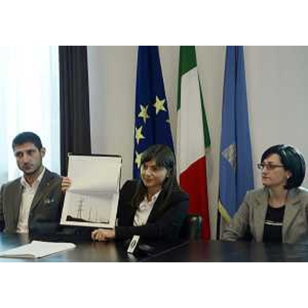 Matteo Tonon (Presidente Confindustria Udine), Debora Serracchiani (Presidente Friuli Venezia Giulia) e Sara Vito (Assessore regionale Ambiente ed Energia) all'atto della firma della Convenzione quadro tra il Friuli Venezia Giulia e la Terna Rete Italia S.p.A. per la realizzazione dell'elettrodotto Udine Ovest-Redipuglia. (Udine 11/10/13)
