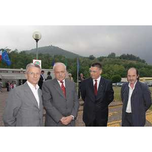 Riccardo Illy (Presidente Regione Friuli Venezia Giulia) con Pieromano Anselmi (Sindaco di Montereale Valcellina), Valter Alzetta (Vicesindaco di Montereale Valcellina) e Pino Roveredo (scritore) ritratti in occasione del conferimento della cittadinanza onoraria da parte di Montereale Valcellina a Pino Roveredo. (Montereale Valcellina 11/05/07)
