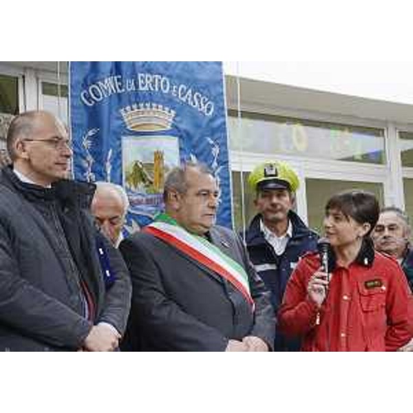Enrico Letta (Presidente Consiglio dei Ministri), Luciano Pezzin (Sindaco Erto e Casso) e Debora Serracchiani (Presidente Friuli Venezia Giulia). (Erto e Casso 12/10/13)