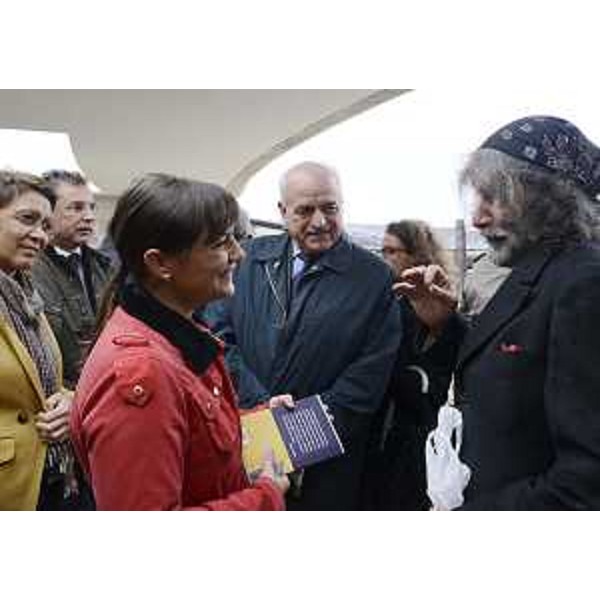 Debora Serracchiani (Presidente Friuli Venezia Giulia) e Mauro Corona (Scrittore). (Erto e Casso 12/10/13)