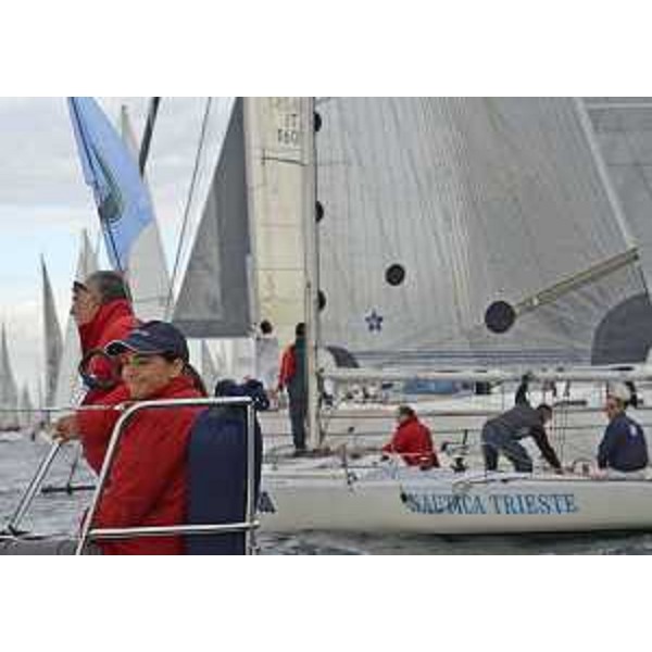 Vincenzo Spina (Presidente Società velica Barcola e Grignano) e Debora Serracchiani (Presidente Friuli Venezia Giulia) in regata alla quarantacinquesima Coppa d'Autunno "Barcolana". (Trieste 13/10/13)