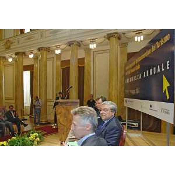 Riccardo Illy (Presidente Regione Friuli Venezia Giulia) con Giuseppe Roma (Direttore Generale della Fondazione Censis) alla tavola rotonda tenutasi in occasione dell'Assemblea Annuale della Confcommercio del Friuli Venezia Giulia. (Trieste 14/05/07)