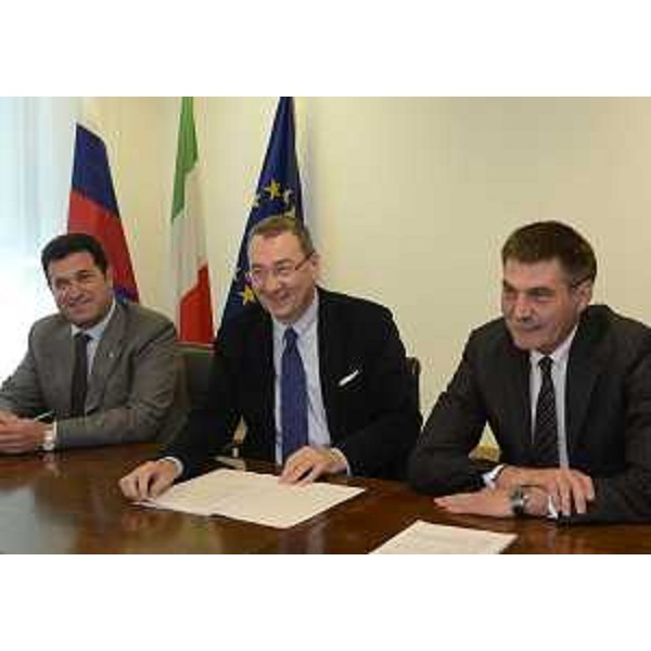 Franco Iacop (Presidente Consiglio regionale), Sergio Bolzonello (Vicepresidente FVG e assessore regionale Attività produttive) e Sergej Komjakov (Capo Governo Regione russa di Chelyabinsk). (Udine 18/10/13)