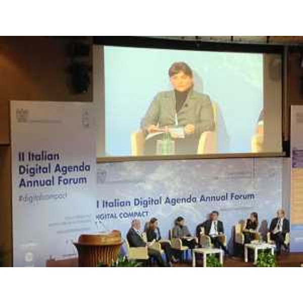 Debora Serracchiani (Presidente Friuli Venezia Giulia) interviene su "Internet cambia l'impresa" al II Forum annuale sull'Agenda digitale italiana, organizzato da Confindustria Digitale. (Roma 21/10/13)