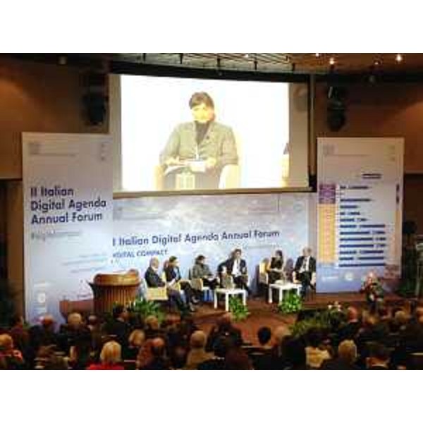 Debora Serracchiani (Presidente Friuli Venezia Giulia) interviene su "Internet cambia l'impresa" al II Forum annuale sull'Agenda digitale italiana, organizzato da Confindustria Digitale. (Roma 21/10/13)