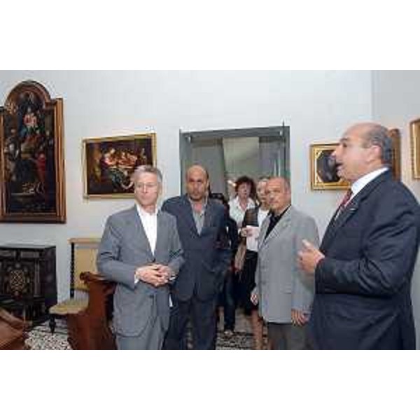 Riccardo Illy (Presidente Regione Friuli Venezia Giulia) con Roberto Dipiazza (Sindaco di Trieste), Massimo Greco (Assessore Comunale alle Politiche Culturali e Museali) e Adriano Digulin ritratti in occasione della visita del Presidente della Regione al Museo Sartorio di Trieste. (Trieste 16/05/07)