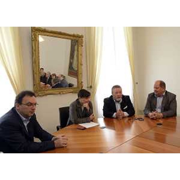 Stefano Ukmar (Consigliere regionale), Debora Serracchiani (Presidente Friuli Venezia Giulia), Rudi Pavšič [Presidente SKGZ (Unione Economica Culturale Slovena) Trieste], Marjan Sturm (Presidente Zveza slovenskih organizacij, Klagefurt-Celovec). (Trieste 25/10/13)