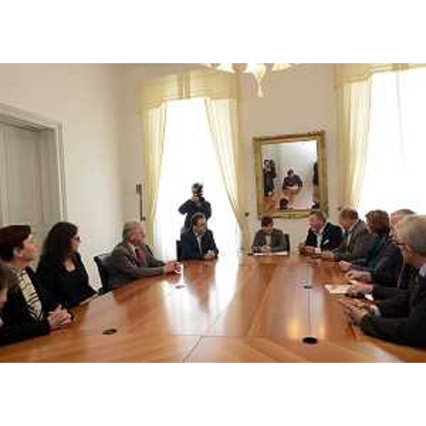 Debora Serracchiani (Presidente Friuli Venezia Giulia) incontra i rappresentanti degli sloveni in Austria, Ungheria e Croazia, nella sede della Regione FVG. (Trieste 25/10/13)