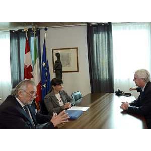Primo Ivo Di Luca (Console onorario del Canada a Udine), Debora Serracchiani (Presidente Friuli Venezia Giulia) e Peter McGovern (Ambasciatore del Canada in Italia). (Udine 25/10/13)
