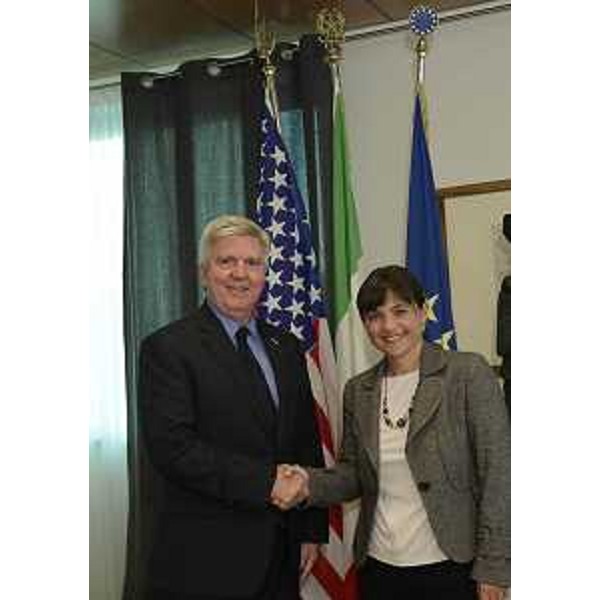 Kyle Randolph Scott (Console generale USA a Milano) e Debora Serracchiani (Presidente Friuli Venezia Giulia). (Udine 25/10/13)