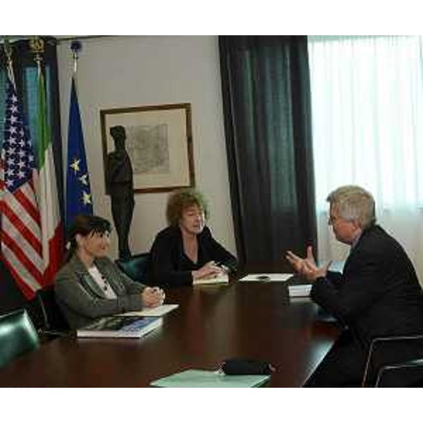Debora Serracchiani (Presidente Friuli Venezia Giulia) incontra Kyle Randolph Scott (Console generale USA a Milano), nella sede della Regione FVG. (Udine 25/10/13)