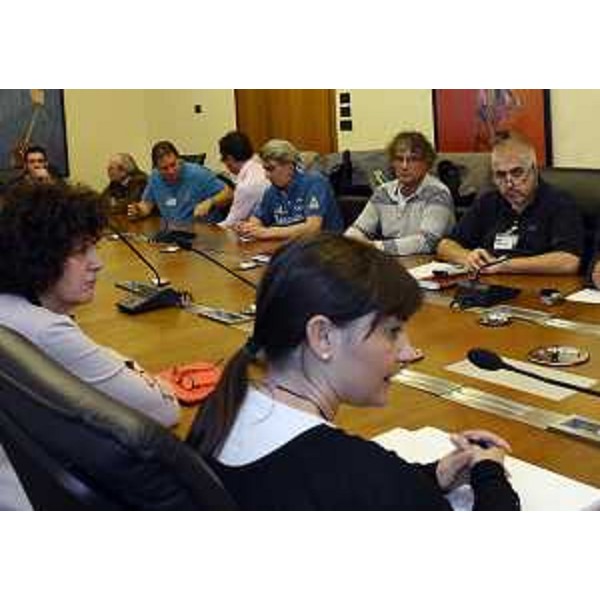Loredana Panariti (Lavoro, Formazione, Istruzione, Pari Opportunità, Politiche giovanili e Ricerca) e Debora Serracchiani (Presidente Friuli Venezia Giulia) all'incontro con le rappresentanze sindacali della Ferriera di Servola. (Trieste 29/10/13)