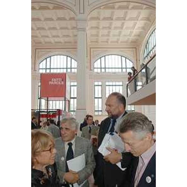 Riccardo Illy (Presidente Regione Friuli Venezia Giulia) con Roberto Cosolini (Assessore regionale al lavoro, formazione, università e ricerca), Danielle Mezzonis (Sottosegretario per i Beni e le Attività Culturali) e Stefano Fantoni (Direttore della SISSA e presidente di FEST) ritratti in occasione dell'inaugurazione della prima edizione di "FEST" (Fiera internazionale dell'Editoria Scientifica). (Trieste 17/05/07)