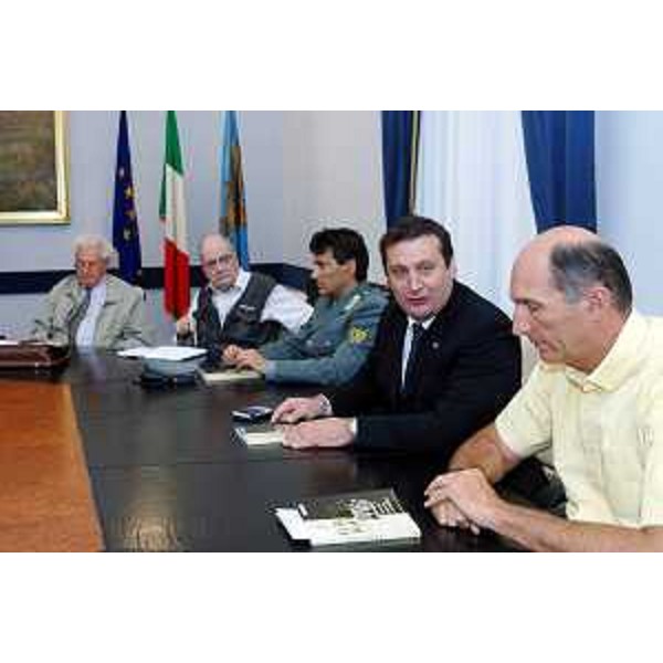 Enzo Marsilio (Assessore regionale alle risorse agricole, naturali, forestali e montagna) ritratto in occasione della presentazione della guida del Bosco Igouza di Basovizza (Trieste). (Trieste 18/05/07)