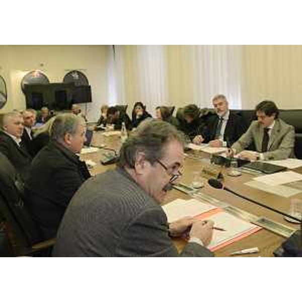 Mario Pezzetta (Presidente ANCI-Associazione Nazionale Comuni Italiani FVG) durante l'illustrazione del ddl sulla disciplina delle elezioni comunali, da parte di Paolo Panontin (Assessore regionale Funzione pubblica, Autonomie locali, Coordinamento Riforme, Protezione civile), in V Commissione consiliare. (Trieste 05/11/13)