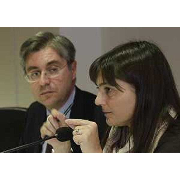 Francesco Peroni (Assessore regionale Finanze, Patrimonio, Coordinamento e Programmazione Politiche economiche e comunitarie) e Debora Serracchiani (Presidente Friuli Venezia Giulia) illustrano la bozza della legge Finanziaria 2014 alle parti sociali. (Udine 05/11/13)