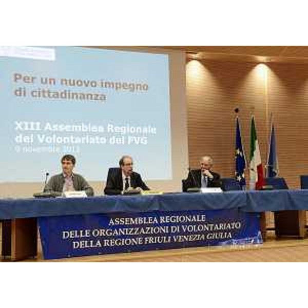 Giorgio Volpe (Vicepresidente Comitato regionale Volontariato FVG), Gianni Torrenti (Assessore regionale Solidarietà) e Dario Rinaldi (Presidente Comitato Gestione Fondi speciali Volontariato FVG). (Udine 09/11/13)