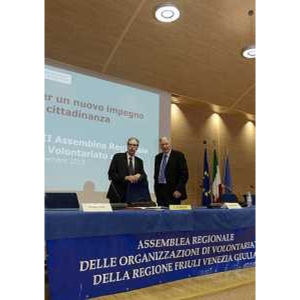 Gianni Torrenti (Assessore regionale Solidarietà) e Dario Rinaldi (Presidente Comitato Gestione Fondi speciali Volontariato FVG). (Udine 09/11/13)