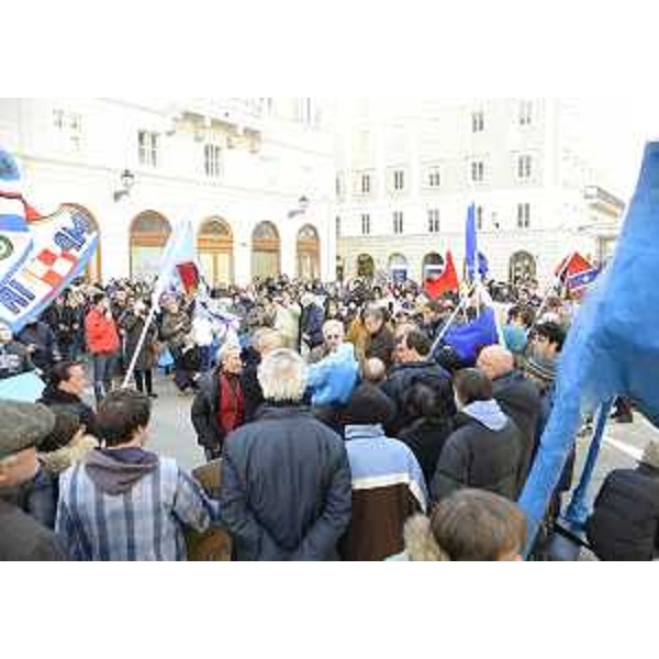 Festa per la partenza di Marco Cavallo da piazza Verdi per il viaggio che porterà il simbolo della "rivoluzione psichiatrica basagliana" ad attraversare 10 regioni e 16 città italiane, per un totale di 3.500 chilometri. (Trieste 12/11/13)