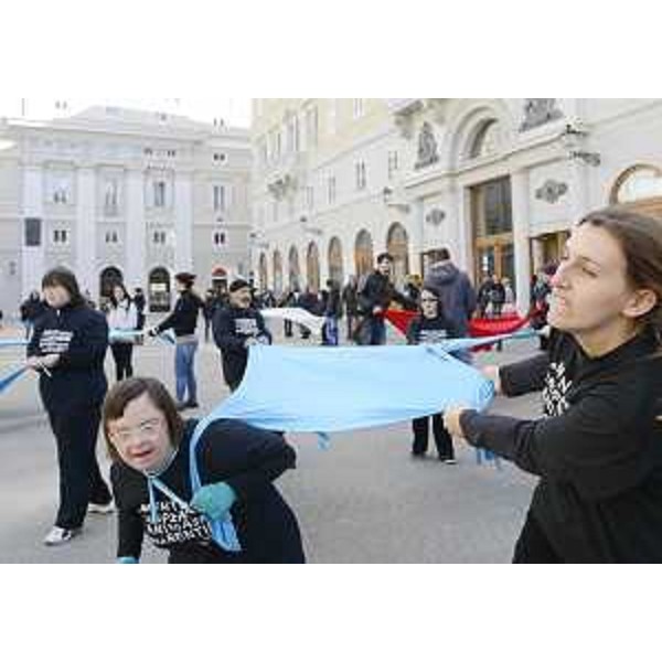 Festa per la partenza di Marco Cavallo da piazza Verdi per il viaggio che porterà il simbolo della "rivoluzione psichiatrica basagliana" ad attraversare 10 regioni e 16 città italiane, per un totale di 3.500 chilometri. (Trieste 12/11/13)