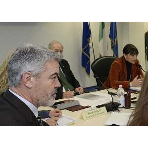 Paolo Panontin (Assessore regionale Autonomie locali) e Debora Serracchiani (Presidente Friuli Venezia Giulia) presentano le "linee guida" del riordino del sistema Regione-Enti locali durante la riunione del CAL-Consiglio delle Autonomie Locali. (Udine 14/11/13)