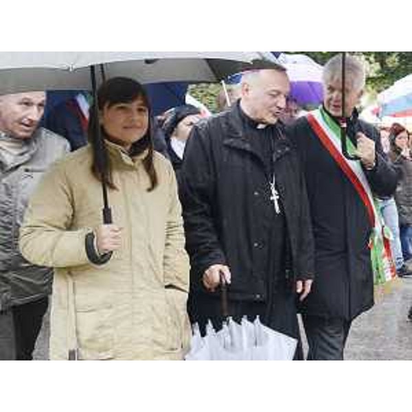 Debora Serracchiani (Presidente Friuli Venezia Giulia), Giuseppe Pellegrini (Vescovo Pordenone) e Claudio Pedrotti (Sindaco Pordenone) alla manifestazione indetta in occasione dello sciopero generale. (Pordenone 15/11/13)