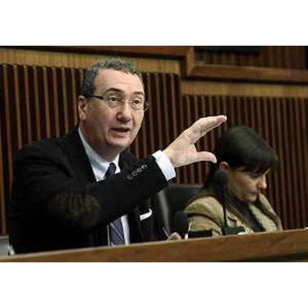 Sergio Bolzonello (Vicepresidente FVG e assessore regionale Attività produttive, Commercio, Cooperazione, Risorse agricole e forestali) durante i lavori del Consiglio regionale. (Trieste 19/11/13)