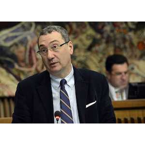 Sergio Bolzonello (Vicepresidente FVG e assessore regionale Attività produttive, Commercio, Cooperazione, Risorse agricole e forestali) durante i lavori del Consiglio regionale. (Trieste 19/11/13)