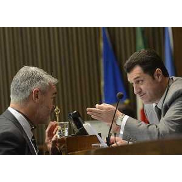Paolo Panontin (Assessore regionale Funzione pubblica, Autonomie locali, Coordinamento Riforme, Protezione civile) e Franco Iacop (Presidente Consiglio regionale) durante i lavori del Consiglio regionale del FVG. (Trieste 20/11/13)