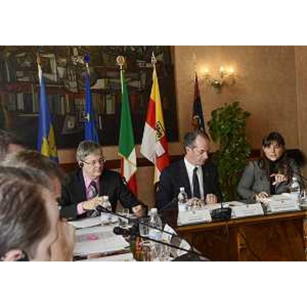 Peter Kaiser (Governatore Land Carinzia), Luca Zaia (Presidente Veneto) e Debora Serracchiani (Presidente Friuli Venezia Giulia) a Palazzo Balbi durante la II Assemblea del GECT "Euregio Senza Confini" - Venezia 25/11/2013
