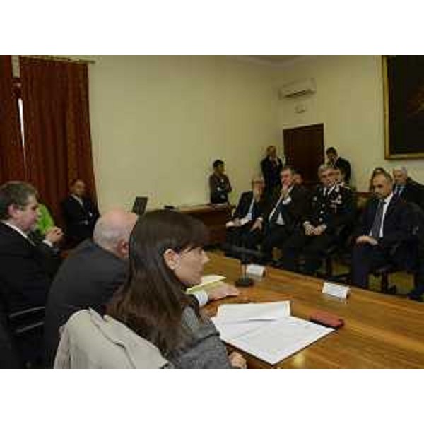 Debora Serracchiani (Presidente Friuli Venezia Giulia) alla firma del Protocollo di legalità per i lavori del terzo lotto della Terza corsia della A4, in Prefettura - Venezia 25/11/2013