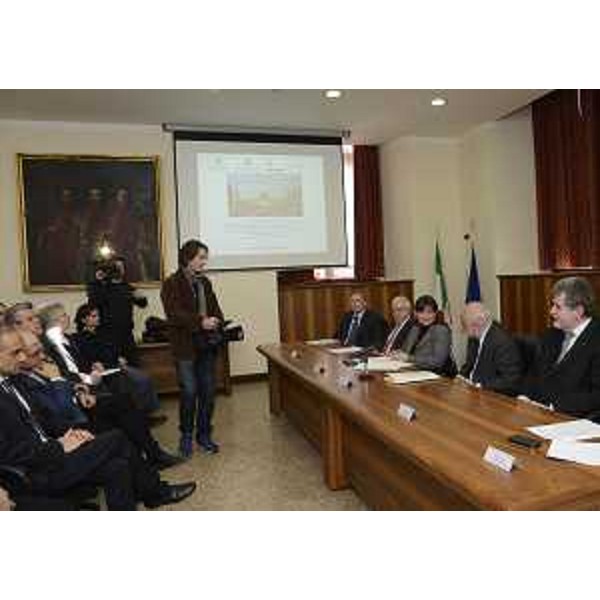 Debora Serracchiani (Presidente Friuli Venezia Giulia) alla firma del Protocollo di legalità per i lavori del terzo lotto della Terza corsia della A4, in Prefettura - Venezia 25/11/2013