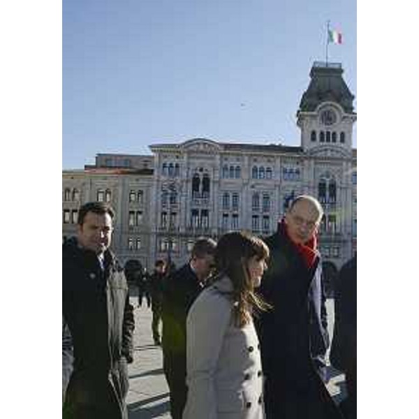 Franco Iacop (Presidente Consiglio regionale FVG), Debora Serracchiani (Presidente Friuli Venezia Giulia) ed Enrico Letta (Presidente Consiglio Ministri) in piazza Unità d'Italia - Trieste 26/11/2013
