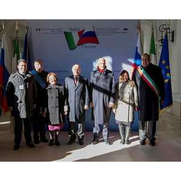 Franco Iacop (Presidente Consiglio regionale FVG), Igor Dolenc (Vicepresidente Provincia Trieste), Francesca Adelaide Garufi (Commissario di Governo e prefetto di Trieste), Vladimir Putin (Presidente Federazione russa), Enrico Letta (Presidente Consiglio italiano), Debora Serracchiani (Presidente Friuli Venezia Giulia) e Roberto Cosolini (Sindaco Trieste) nell'atrio della Prefettura - Trieste 26/11/2013