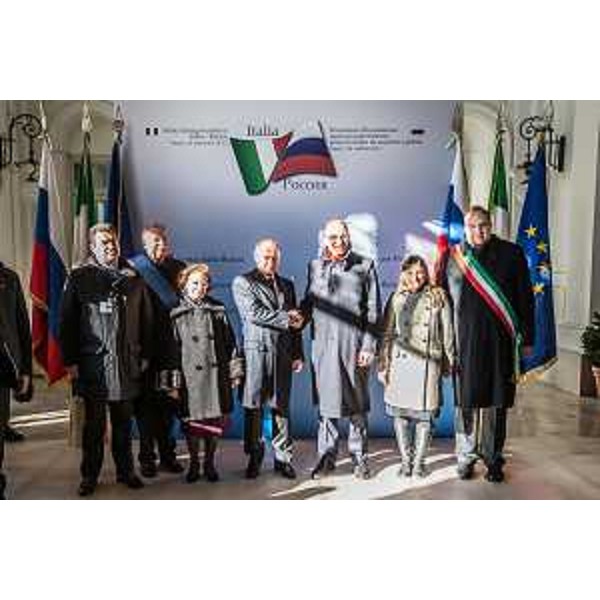 Franco Iacop (Presidente Consiglio regionale FVG), Igor Dolenc (Vicepresidente Provincia Trieste), Francesca Adelaide Garufi (Commissario di Governo e prefetto di Trieste), Vladimir Putin (Presidente Federazione Russa), Enrico Letta (Presidente Consiglio italiano), Debora Serracchiani (Presidente Friuli Venezia Giulia) e Roberto Cosolini (Sindaco Trieste) nell'atrio della Prefettura - Trieste 26/11/2013