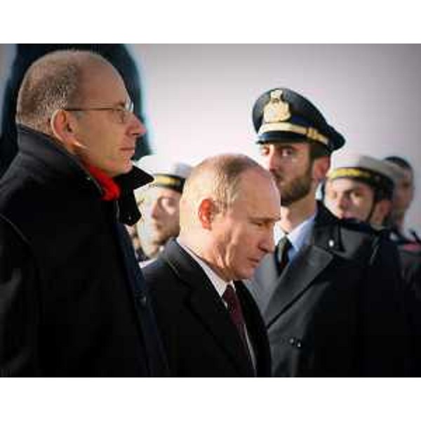 Enrico Letta (Presidente Consiglio italiano) e Vladimir Putin (Presidente Federazione Russa) all'arrivo in piazza Unità d'Italia per il Vertice bilaterale Italia-Russia - Trieste 26/11/2013