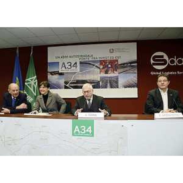 Ettore Romoli (Sindaco Gorizia), Debora Serracchiani (Presidente Friuli Venezia Giulia), Emilio Terpin (Presidente Autovie Venete) ed Enrico Gherghetta (Presidente Provincia Gorizia) alla presentazione dell'asse autostradale A34 Villesse-Gorizia, nella sede dell'Autoporto SDAG - Gorizia 27/11/2013