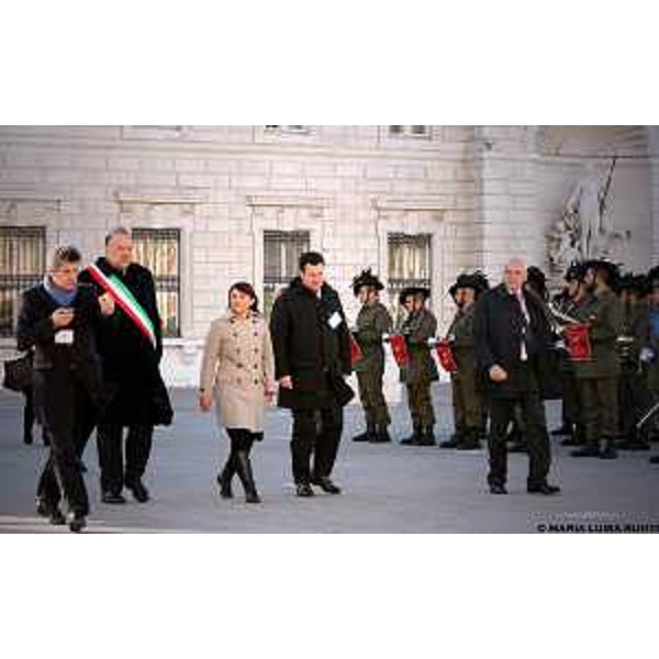 Roberto Cosolini (Sindaco Trieste), Debora Serracchiani (Presidente Friuli Venezia Giulia) e Franco Iacop (Presidente Consiglio regionale FVG) in piazza dell'Unità d'Italia poco prima dell'inizio del Vertice bilaterale Italia-Russia - Trieste 26/11/2013
