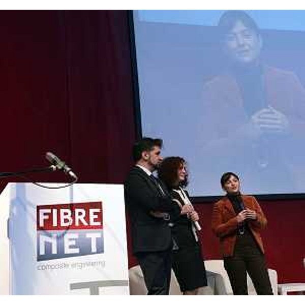 Debora Serracchiani (Presidente Friuli Venezia Giulia), accanto ad Andrea e Cecilia Zampa (Titolari Fibre Net), interviene al convegno "L'unione delle idee fa la forza delle azioni" d'inaugurazione del nuovo stabilimento di Fibre Net-Composite Engineering - Pavia di Udine 29/11/2013