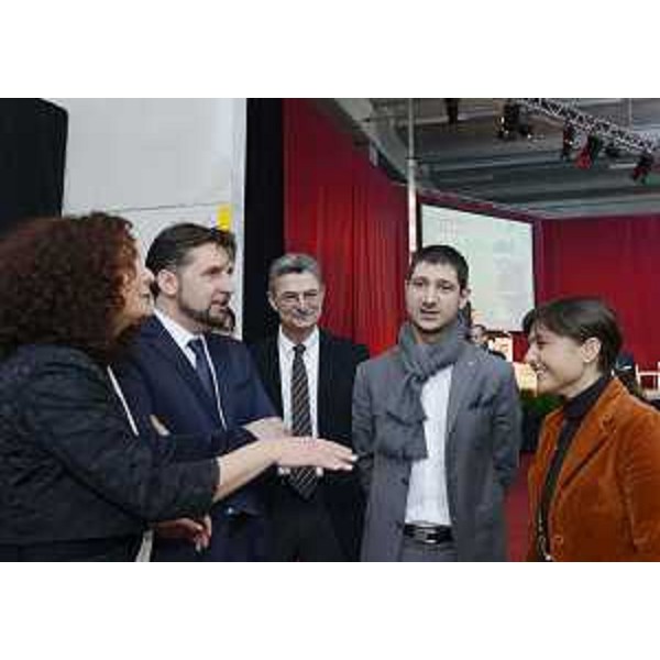 Cecilia ed Andrea Zampa (Titolari Fibre Net), Matteo Tonon (Presidente Confindustria Udine) e Debora Serracchiani (Presidente Friuli Venezia Giulia) all'inaugurazione del nuovo stabilimento di Fibre Net-Composite Engineering - Pavia di Udine 29/11/2013