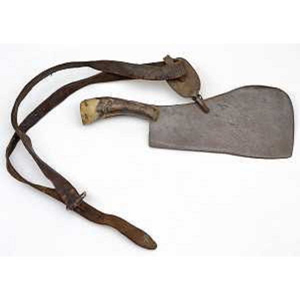 Pennato (in lingua friulana: masanc) per tagliare grossi rami o spaccare la legna da ardere - Museo friulano Arti e Tradizioni popolari