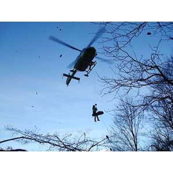 Elicottero del 118 che trasporta Emanuela Margarita, dopo il suo ritrovamento in località Sieluta sopra l'abitato di Preone, in Carnia - 03/12/2013