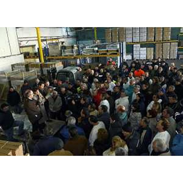 Debora Serracchiani (Presidente Friuli Venezia Giulia) tra i lavoratori dello stabilimento dell'Ideal Standard - Orcenico di Zoppola (PN) 04/12/2013