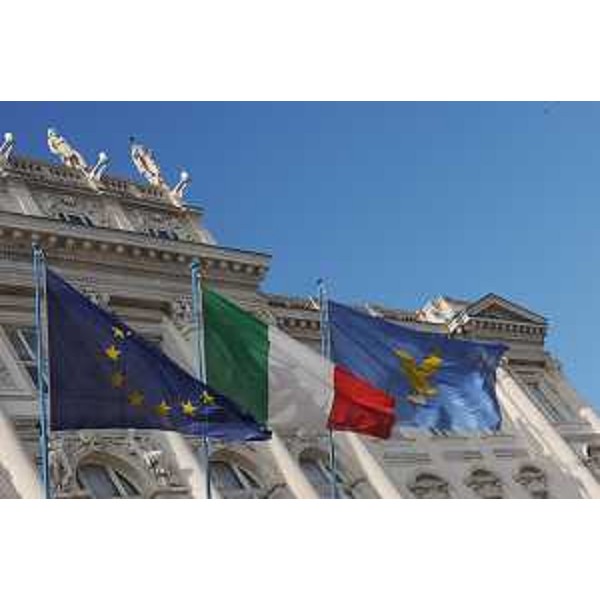 Facciata del Palazzo della Regione autonoma Friuli Venezia Giulia, sede della Giunta regionale, su piazza Unità d'Italia a Trieste - 24/03/2010