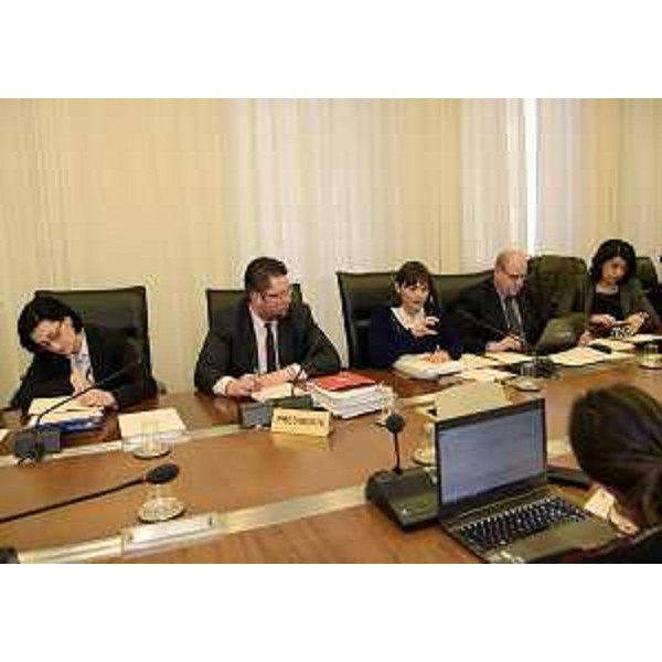 Sara Vito (Assessore regionale Ambiente), Alessio Gratton (Consigliere regionale), Debora Serracchiani (Presidente Friuli Venezia Giulia), Vittorino Boem (Consigliere regionale) e Mariagrazia Santoro (Assessore regionale Infrastrutture e Mobilità) nella riunione congiunta delle Commissioni consiliari II e IV - Trieste 05/12/2013