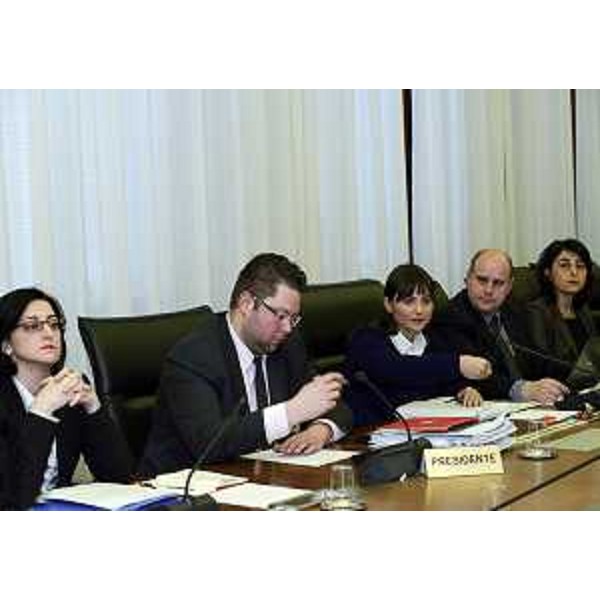 Sara Vito (Assessore regionale Ambiente), Alessio Gratton (Consigliere regionale), Debora Serracchiani (Presidente Friuli Venezia Giulia), Vittorino Boem (Consigliere regionale) e Mariagrazia Santoro (Assessore regionale Infrastrutture e Mobilità) nella riunione congiunta delle Commissioni consiliari II e IV - Trieste 05/12/2013