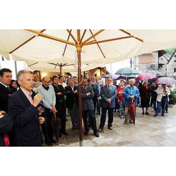 Riccardo Illy (Presidente Regione Friuli Venezia Giulia) inaugura il "Percorso espositivo dell'orologeria monumentale" a Pesariis. (Pesariis 25/05/07)