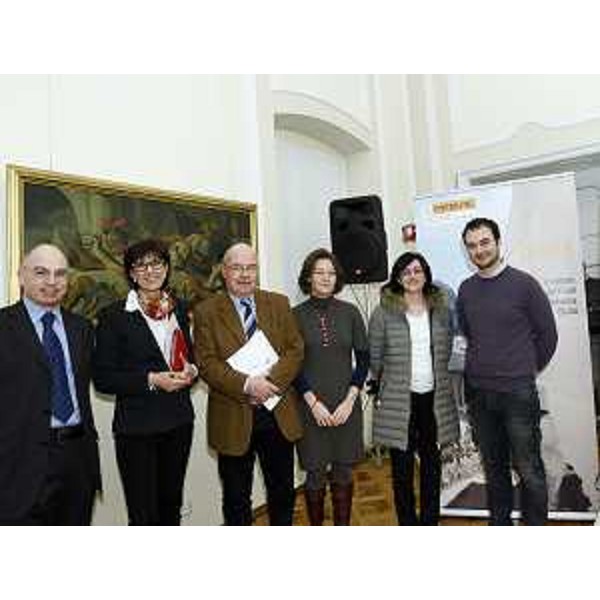 Stefano Micheletti (Direttore OSMER), Anna Toro (Direttore amministrativo ARPA FVG), Fulvio Daris (Direttore tecnico scientifico ARPA FVG), Mara Cernic (Vicepresidente Provincia Gorizia), Sara Vito (Assessore regionale Ambiente) e Tommaso Lessio (Regista) alla presentazione del documentario "Le voci della pioggia", a Palazzo Attems Petzenstein - Gorizia 09/12/2013